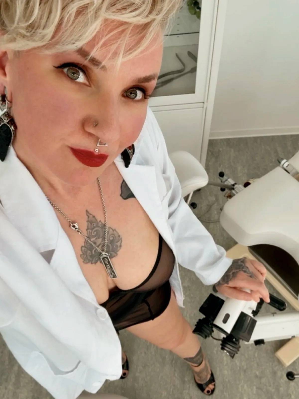 Frau Dr. Rotkehl