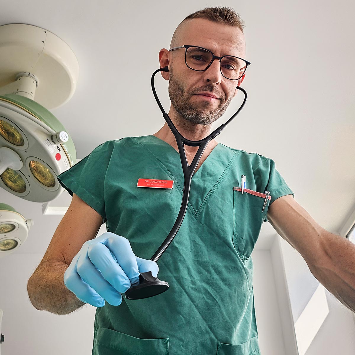 Willkommen MR Dr. Jonathan Noir