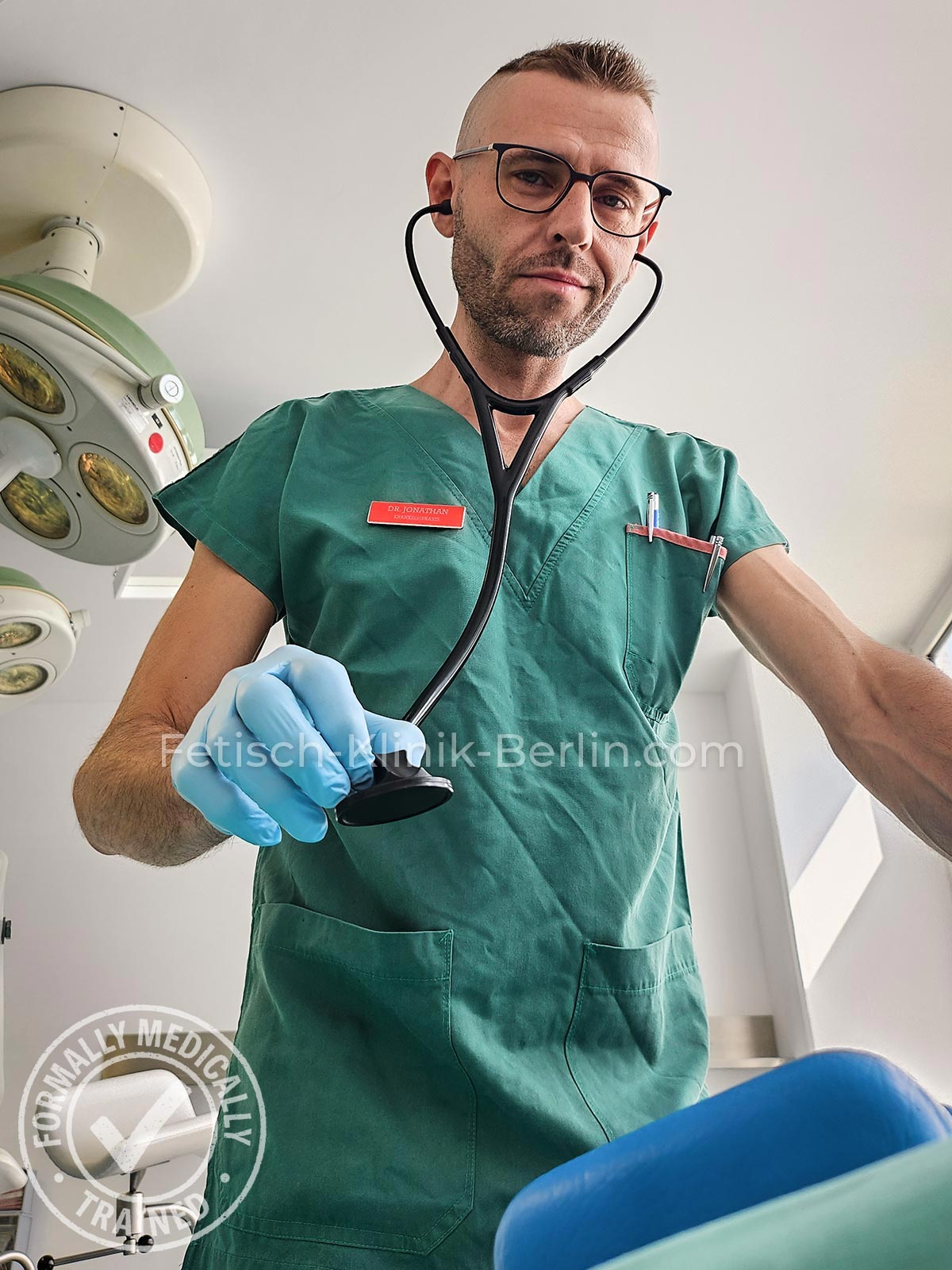 fetisch-klinik-berlin-dr-jonathan-noir_en