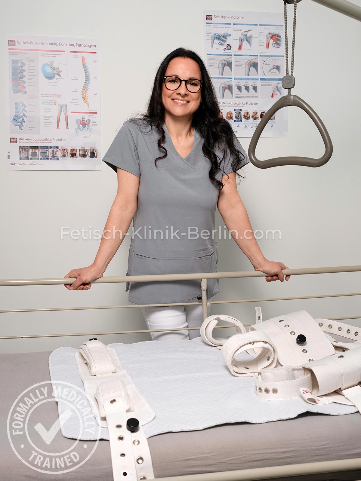 fetisch-klinik-berlin-dr-lana-van-orten_en